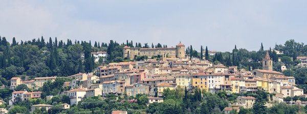 Où trouver une maison de vacances en Provence avec des cours de photographie et des randonnées dans les champs de lavande?